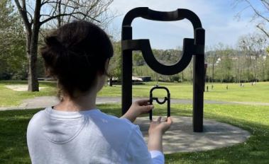 Artccesible Advanced: Jóvenes de FP entregan a Chillida Leku réplicas en 3D de las obras del escultor para hacerlas accesibles a personas ciegas