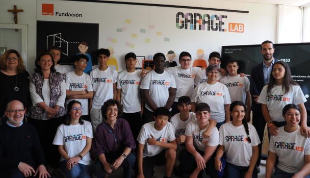La Fundación Orange y Salesianos Monzón inauguran el primer GarageLAB de Huesca