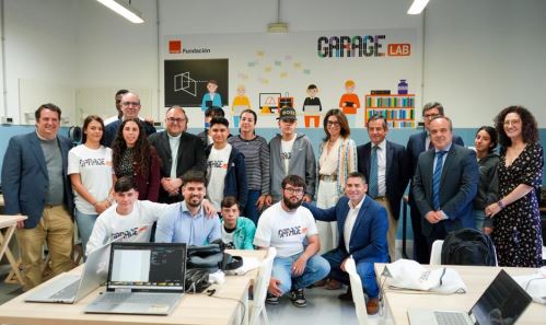 La Fundación Orange y la Fundación Don Bosco inauguran el primer GarageLAB de Sevilla