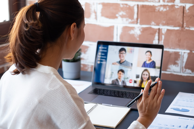 La Fundación Orange y la Universidad Autónoma de Madrid lanzan un curso para capacitar a formadoras de mujeres en riesgo de exclusión social