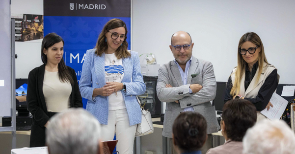Orange ya ha formado a casi 200 mayores en Madrid y prevé superar los 1.000 antes de final de año con el programa “Mayores Conectados”