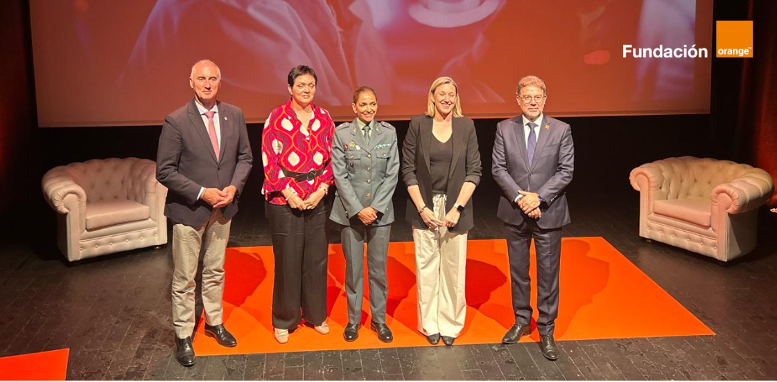 El Ayuntamiento de Segovia y la Fundación Orange hacen entrega del X Premio Mujer y Tecnología a Beatriz Gómez Jiménez y Carmen del Cerro de la Cruz