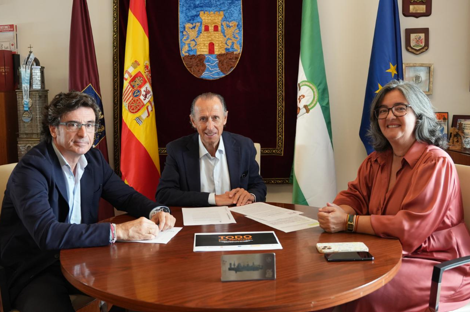 El Ayuntamiento de Chiclana y Orange formarán en nuevas tecnologías a casi 600 mayores en el marco del programa “Mayores Conectados”