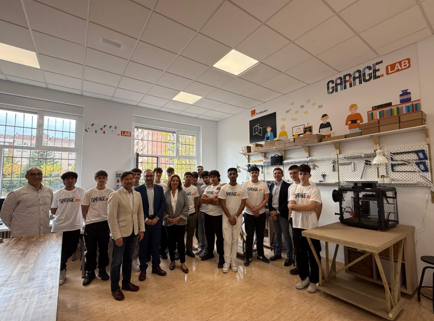 La Fundación Orange y el Centro Sagrado Corazón - Jesuitas Logroño inauguran el primer GarageLAB de La Rioja