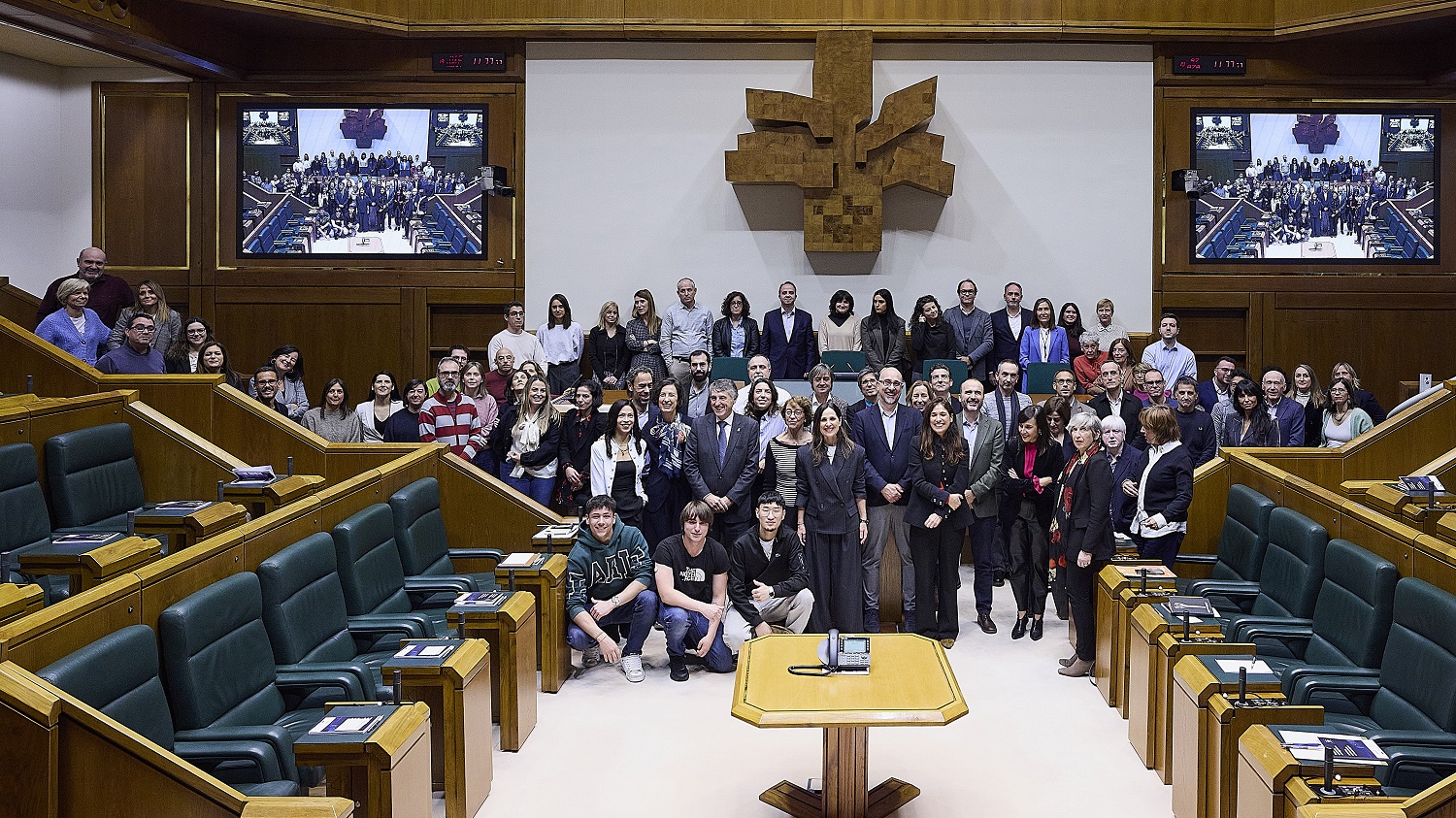 Euskaltel Fundazioa lleva al Parlamento Vasco el  debate sobre la protección de la infancia y la  adolescencia en la era digital