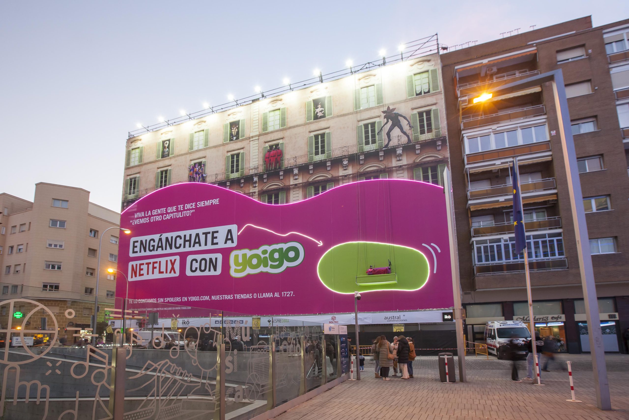 Yoigo, en colaboración con Netflix, reinventa la publicidad exterior con una espectacular acción urbana