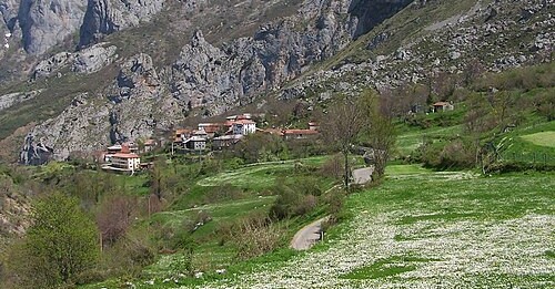 Los 50 vecinos de Cordiñanes de Valdeón (León) estrenan cobertura móvil gracias a la colaboración entre Ayuntamiento y Orange