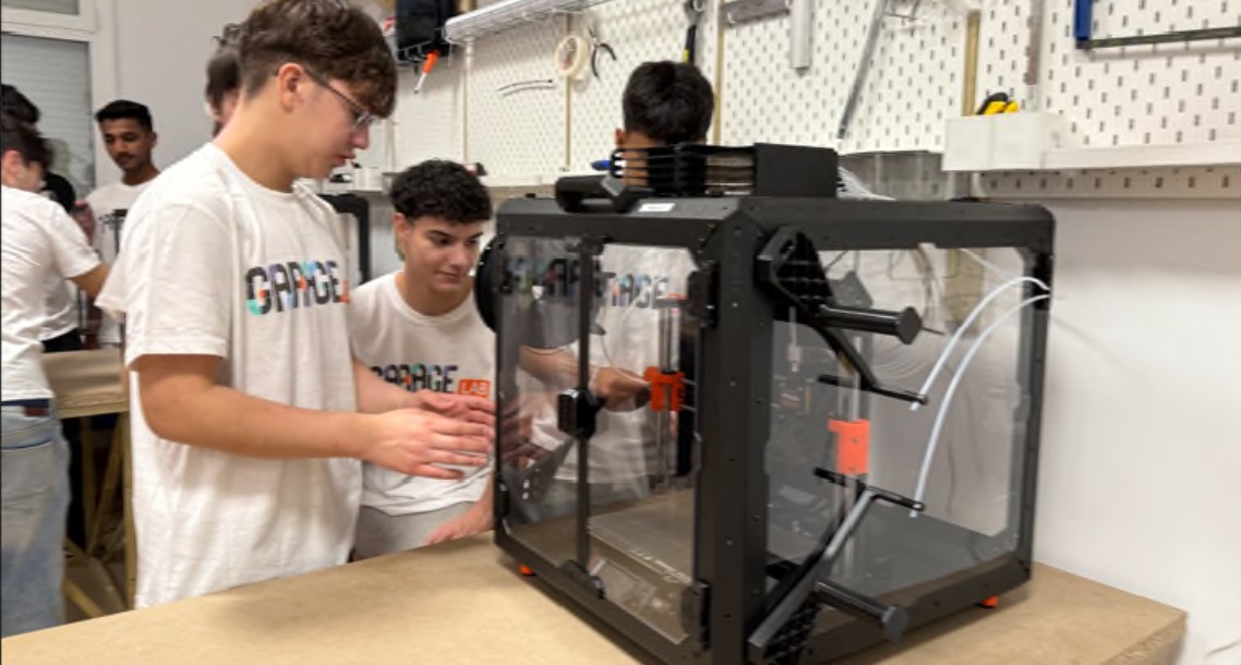 La Fundación Orange abre la convocatoria GarageLAB 2026-2027 para impulsar la educación digital y la motivación del alumnado