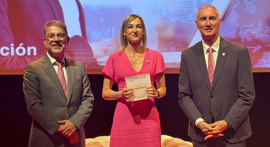 El Ayuntamiento de Segovia y la Fundación Orange hacen entrega del XI Premio Mujer y Tecnología a María Ubarretxena Cid 